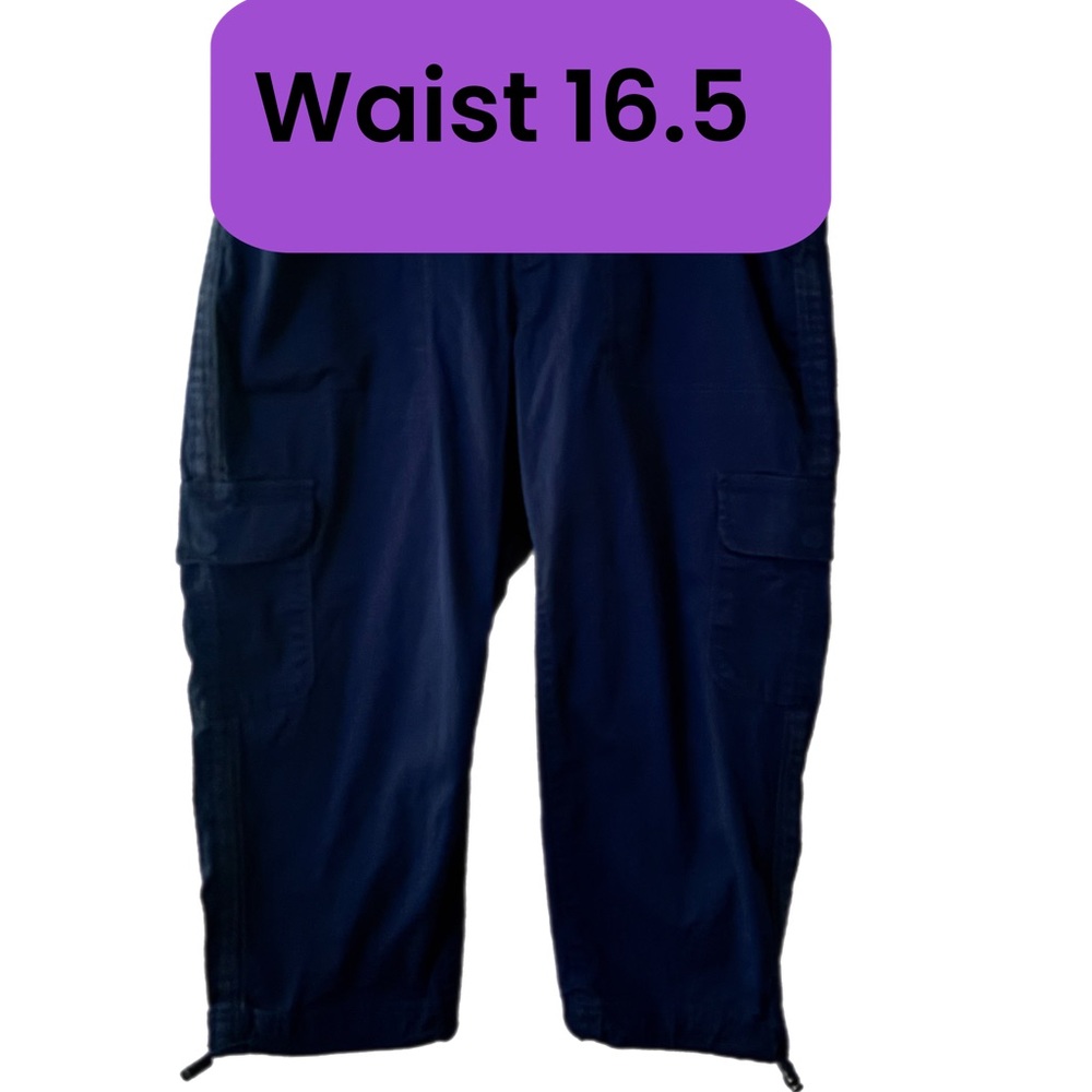 Time and Tru Women's Navy Cargo Capris - Picture 6 of 8